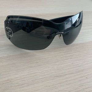 BLACK GUCCI SUNGLASSES